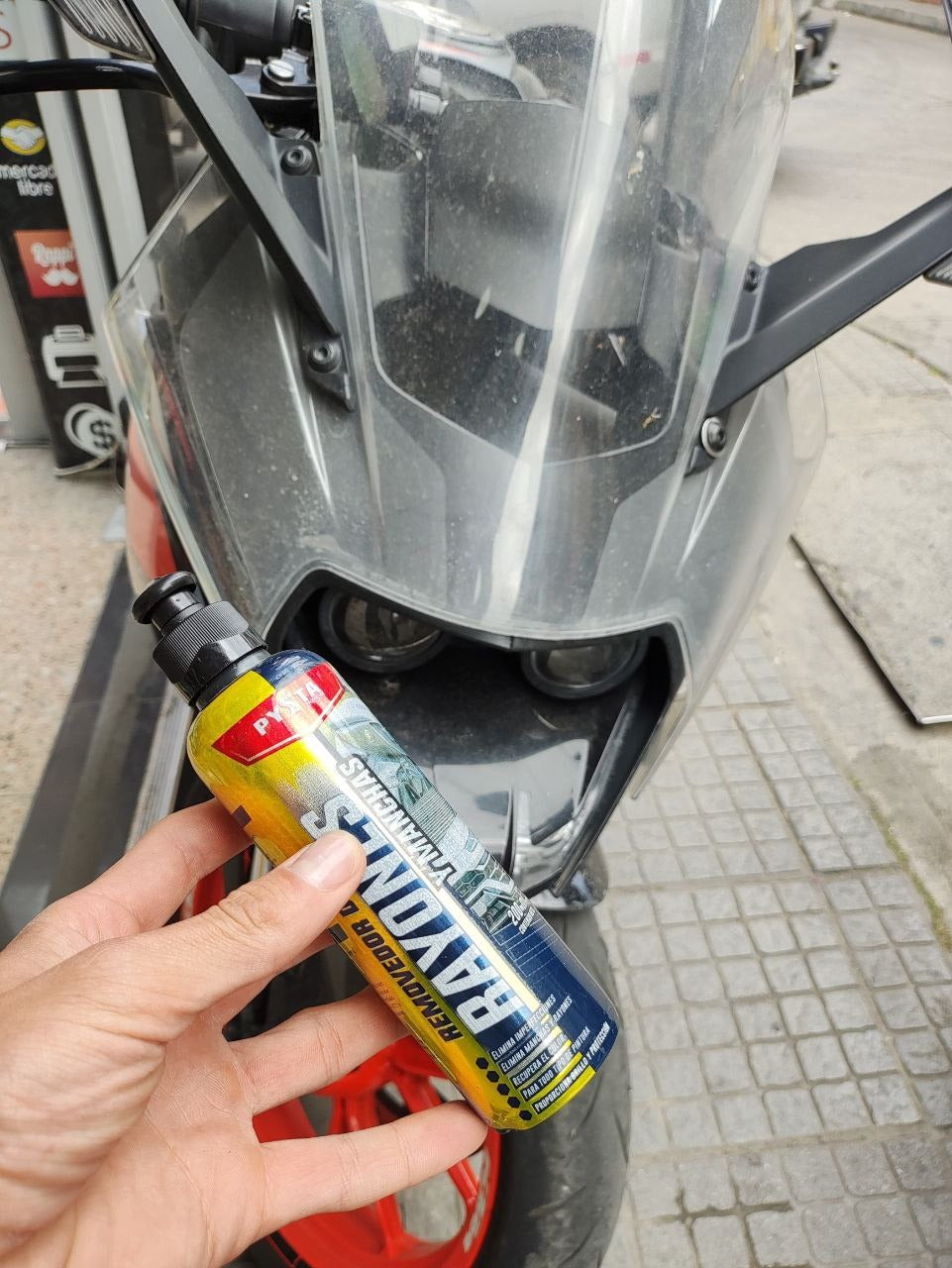 "Deja tu auto impecable 🌟🚙: El Combo Rayones + Cera Express elimina rayones y devuelve el brillo."
